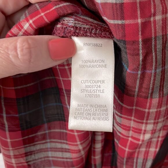 3/$10 Max Studio Plaid Long Sleeve Button Down Shirt | Medium - Picture 12 of 13